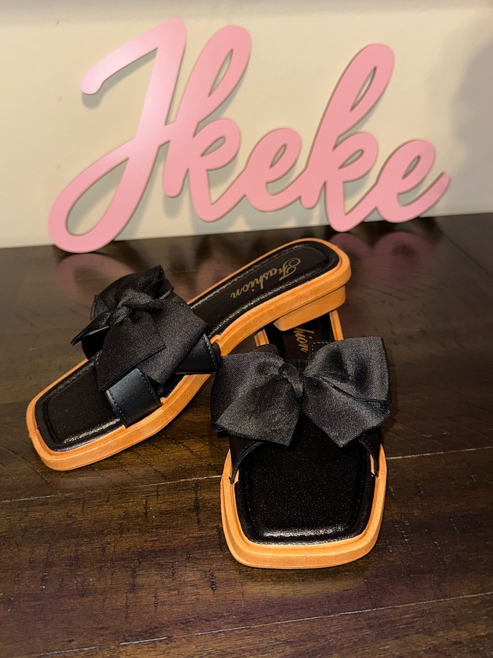 Elegant Black Bow Lifted Heel Sandals sizes 6, 7 - Picture 2 of 4